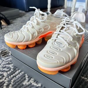 Nike Vapor Max Plus white and orange😍